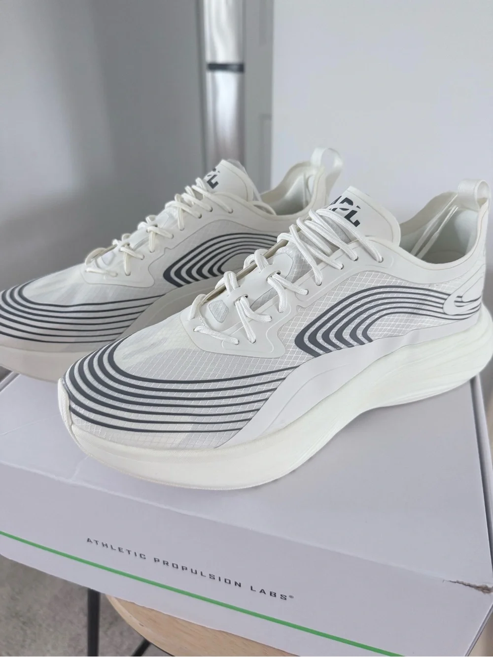 APL Men's Streamline Tech Runner  Sz 10